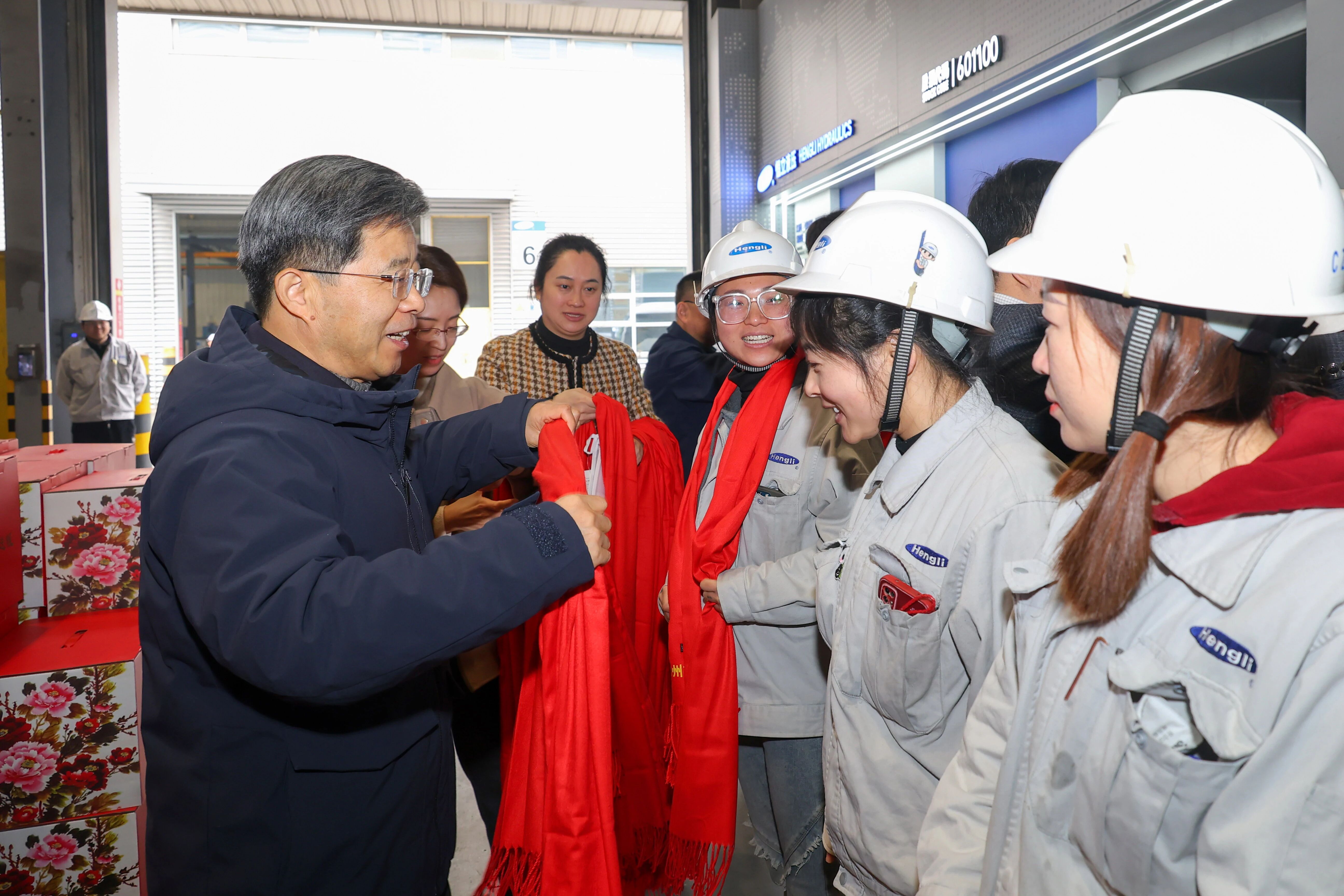 市总工会走访慰问春节坚守